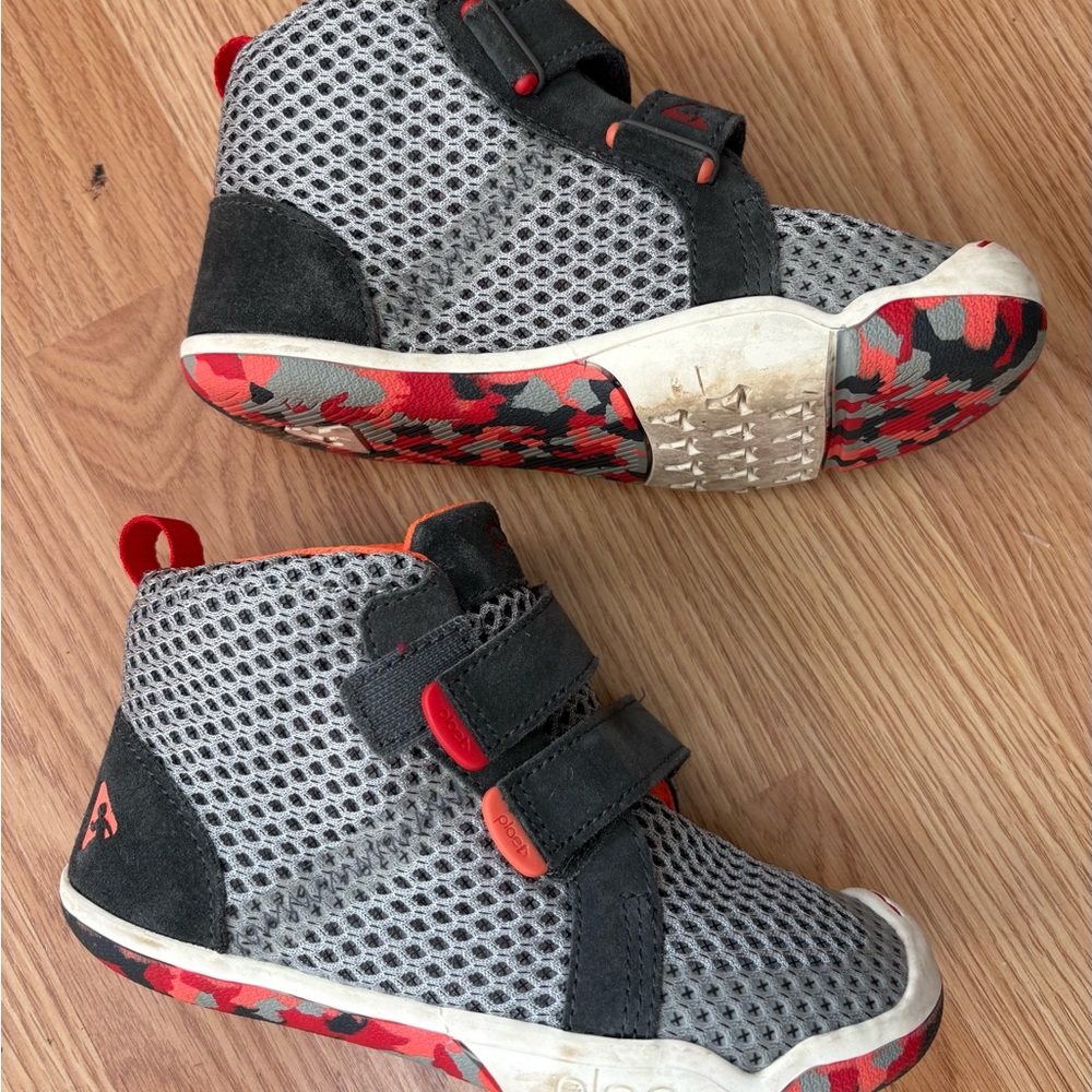PLAE Kids Sneakers - Charcoal and Bright Orange size 12 - Picture 2 of 5